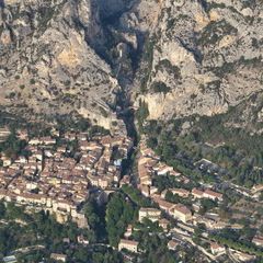 Flugwegposition um 16:35:40: Aufgenommen in der Nähe von Département Alpes-de-Haute-Provence, Frankreich in 1441 Meter